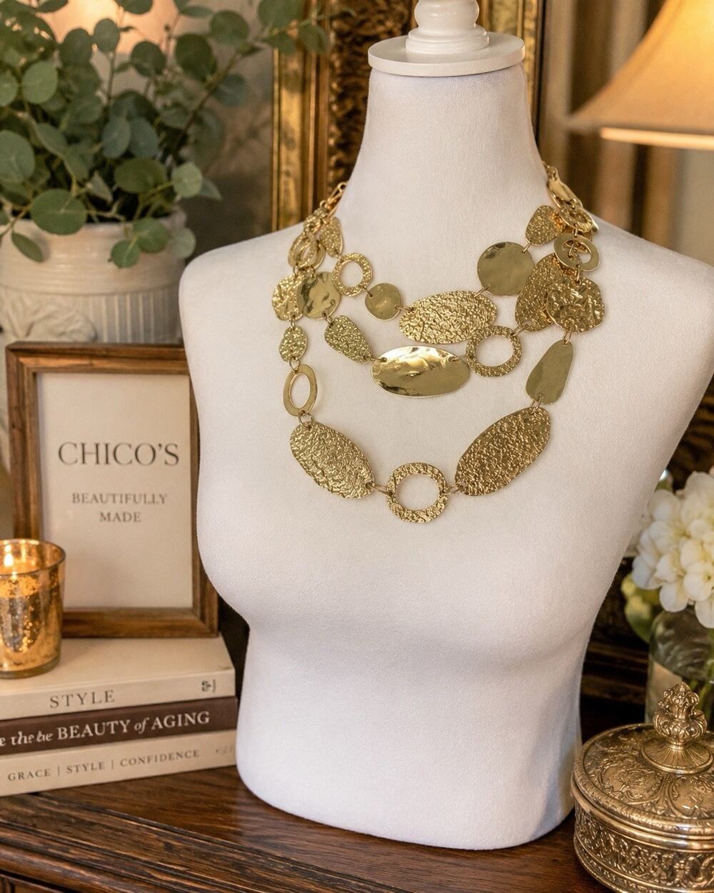 Vintage Chico’s Gold Tone Interlocking Circles Necklace Statement Necklace 20”
